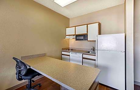 One Bedroom Suite with 1 Queen Bed - Non-Smoking
