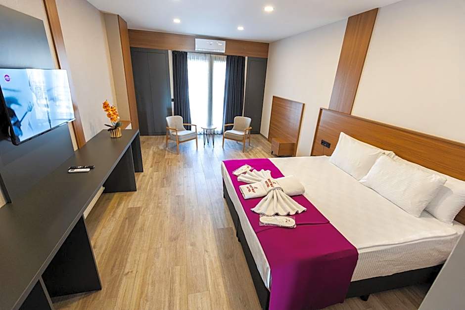 Photo 1 of 6 of Deluxe 1 Queen Bed