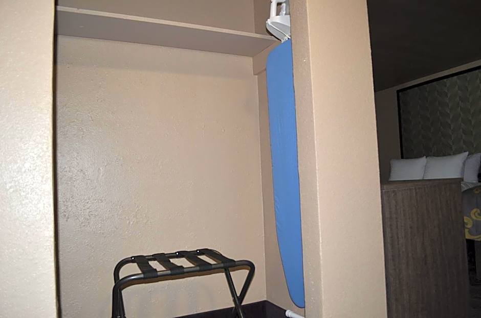 Aarya Hotel By Niagara Fashion Outlets