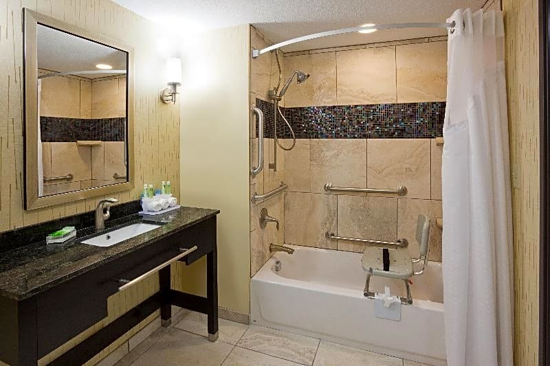 Holiday Inn Express & Suites Davenport North