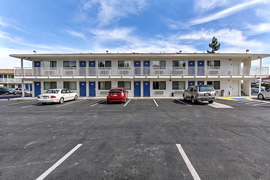 Super 8 by Wyndham Santa Clara