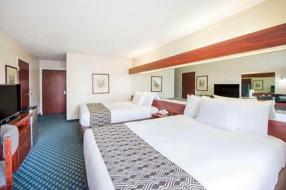 Microtel Inn & Suites by Wyndham Tulsa - Catoosa Route 66