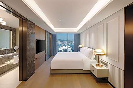 Executive King Suite - Non-Smoking