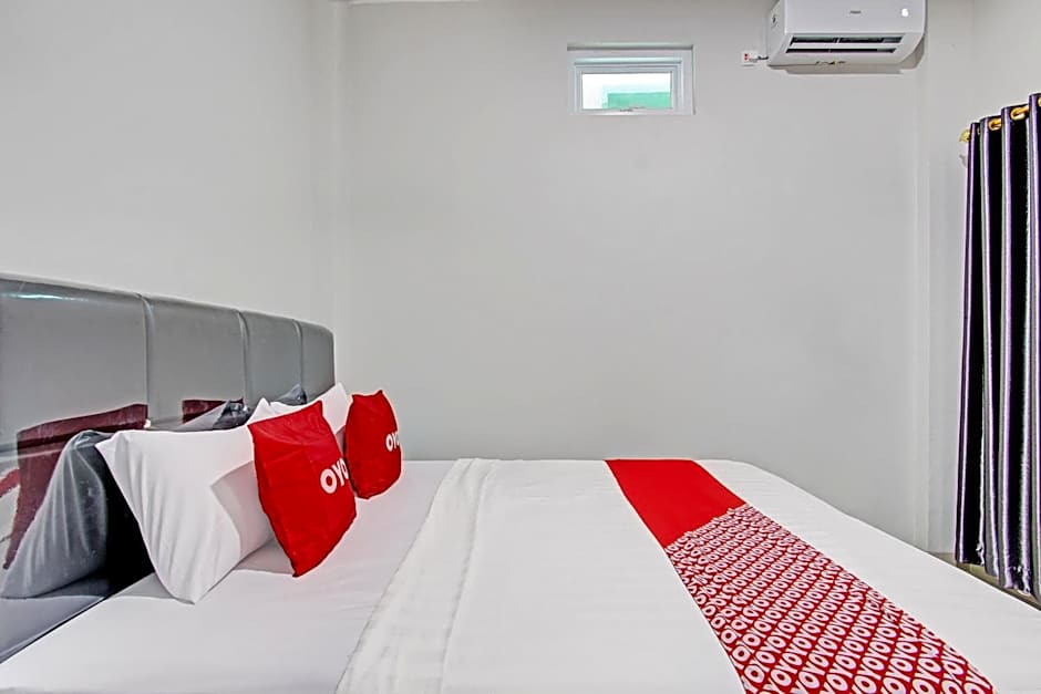 OYO 92879 Imperial Inn