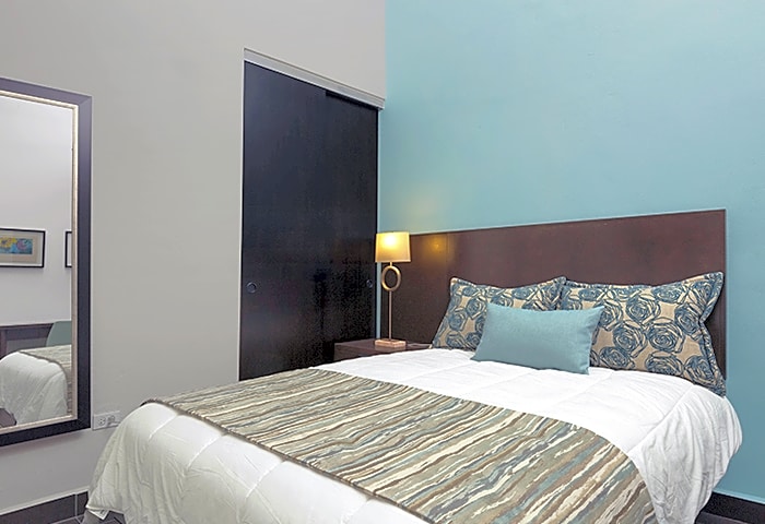Decanter Hotel