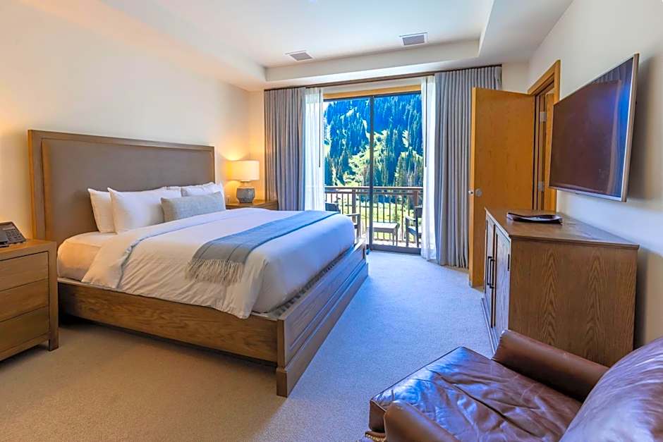 Photo 1 of 4 of Superior Suite