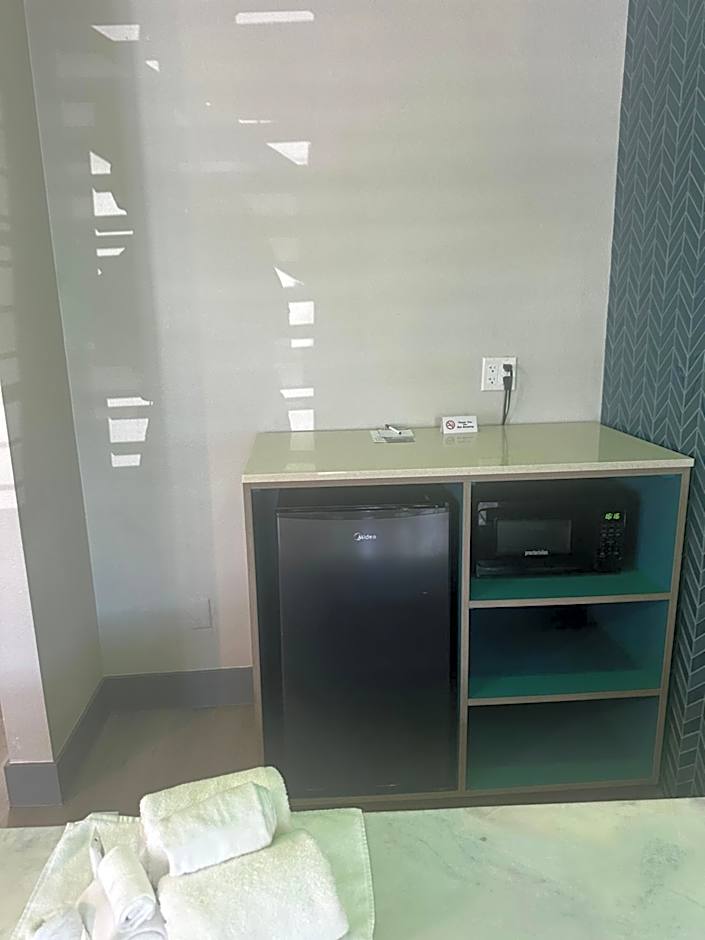 Super 8 by Wyndham Oceanside Downtown