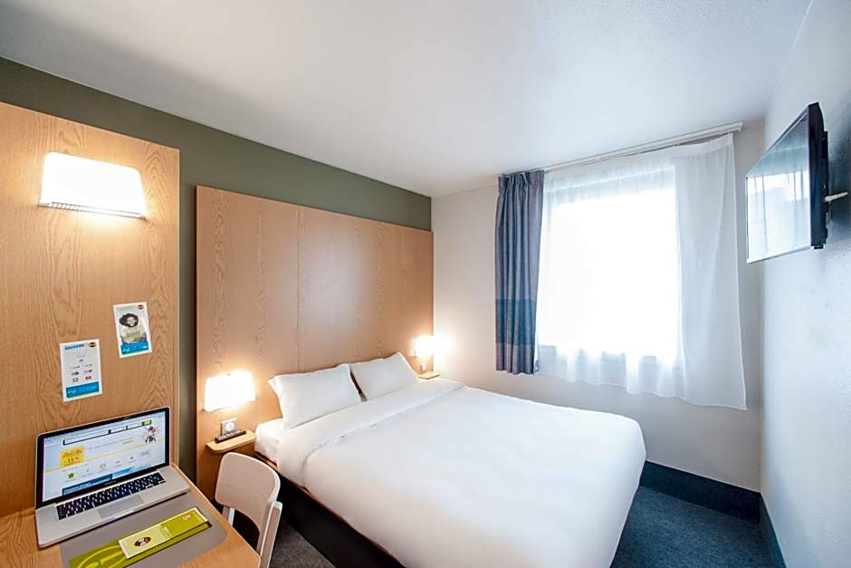 Photo 1 of 7 of Double Room