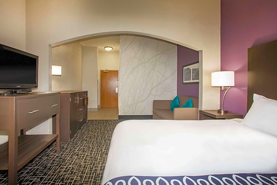 La Quinta Inn & Suits by Wyndham Pontoon Beach IL