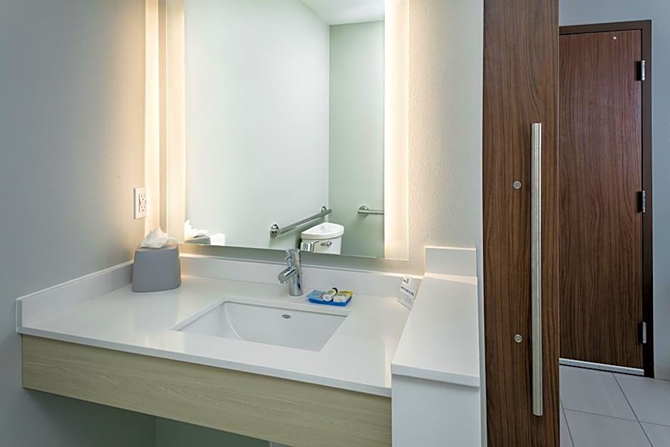 Holiday Inn Express & Suites Bend South By IHG