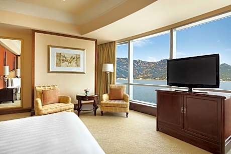 Premier Room 1 King Bed