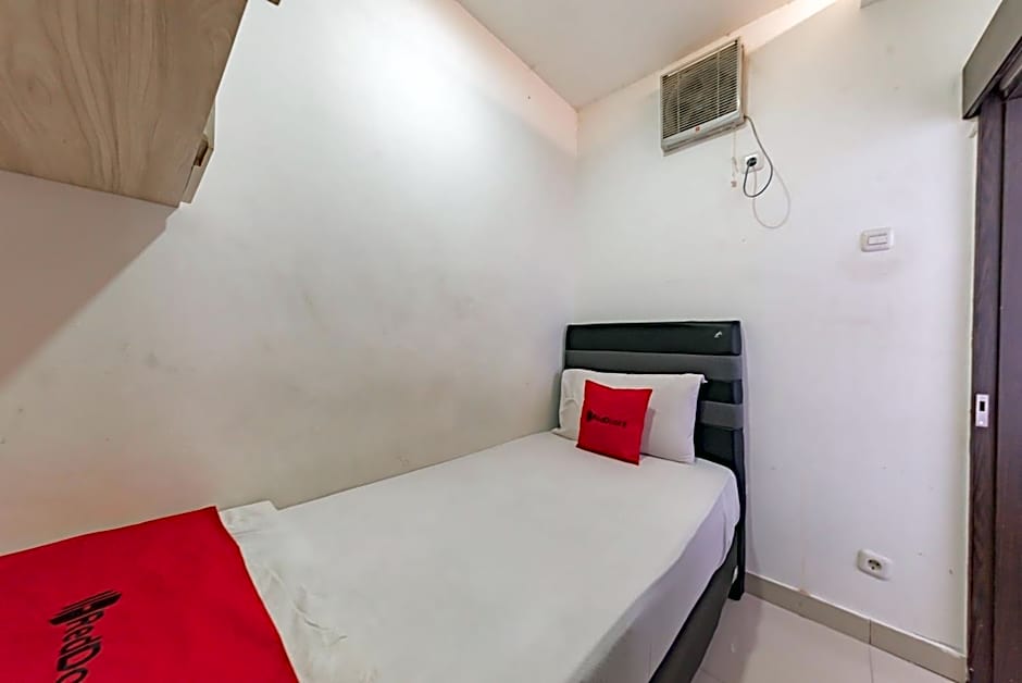 RedDoorz Apartment @ Jarrdin Cihampelas