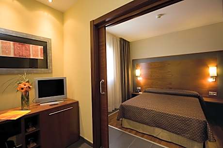 Family Room (2 Adults + 2 Children)