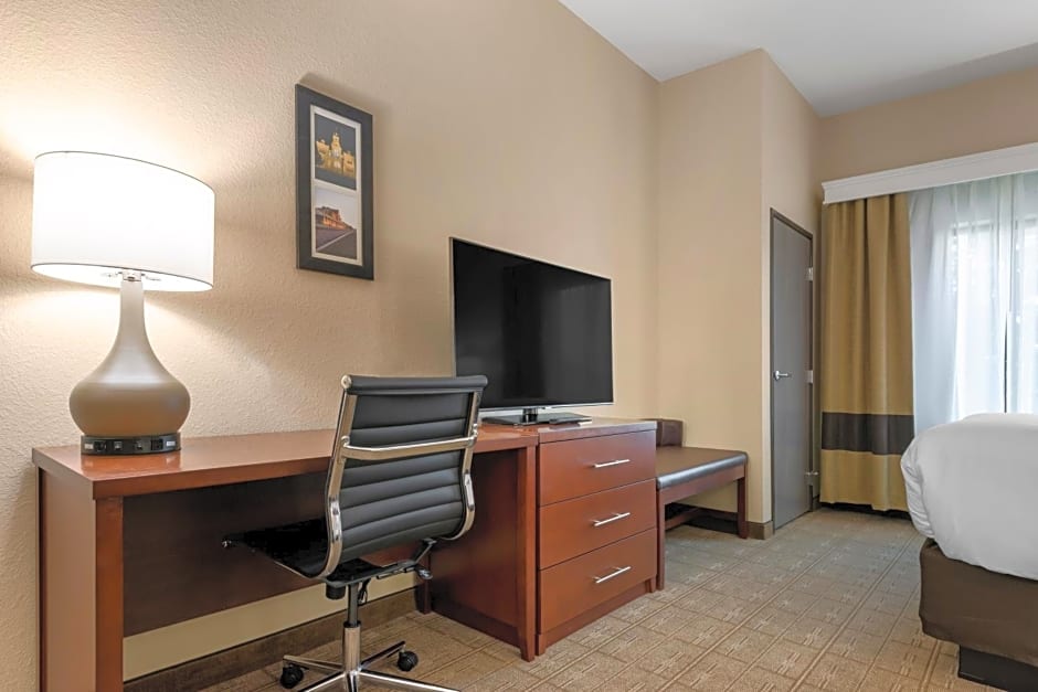 Comfort Inn & Suites