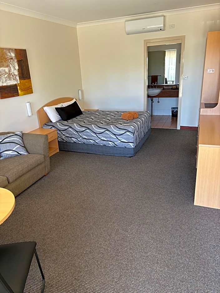 Golden Guitar Motor Inn