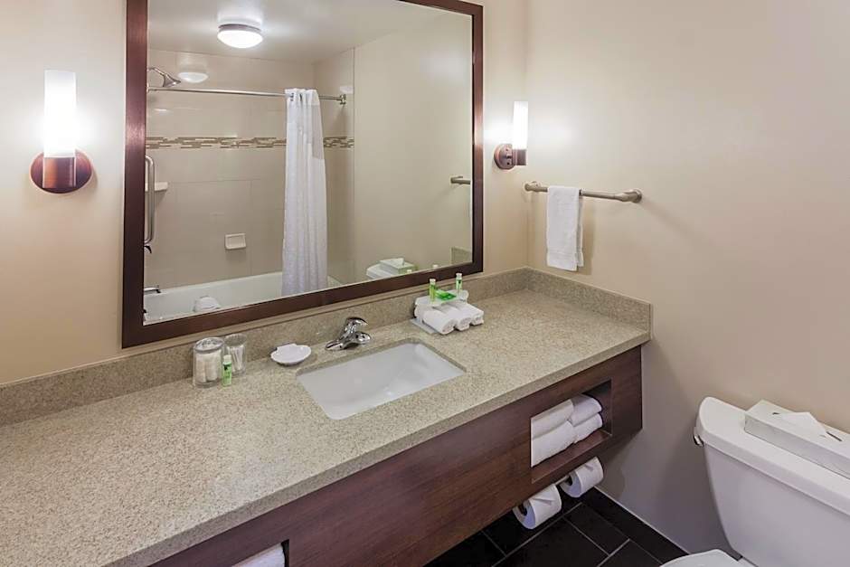 Holiday Inn Express & Suites Carpinteria By IHG