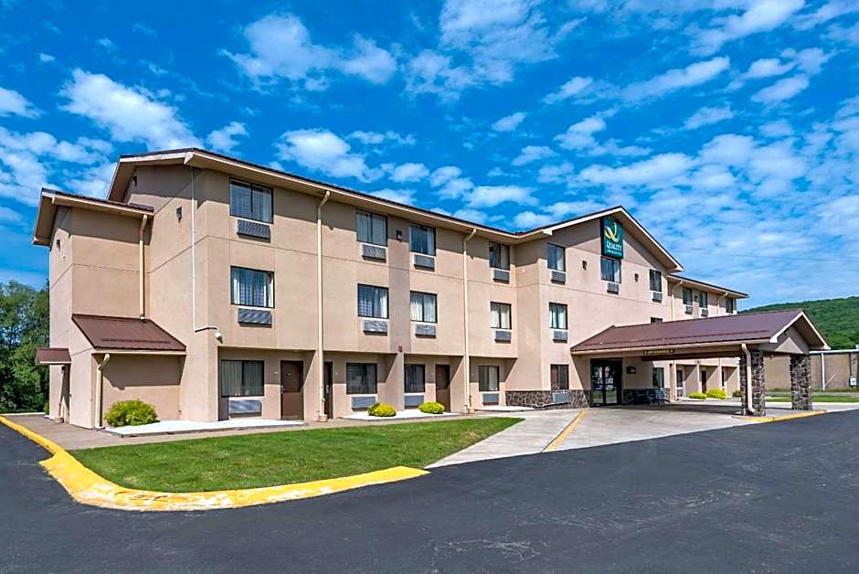 Quality Inn & Suites Warren