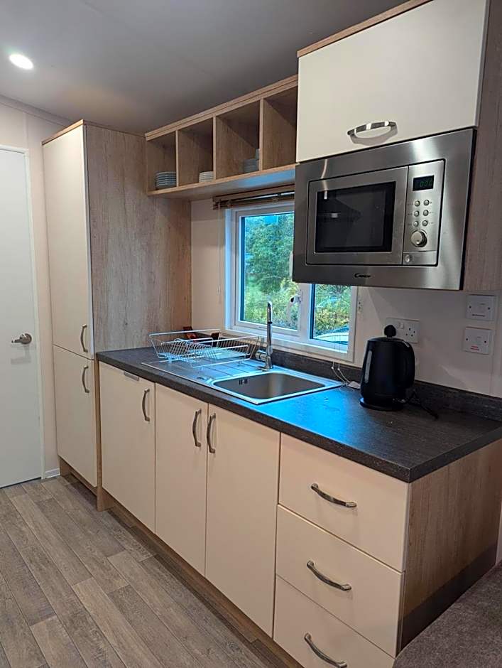 Modern and spacious holiday home at AWARD WINNING SHOREFIELD COUNTRY PARK ENTERTAINMENT PASSES INCLUDED DOG FRIENDLY!