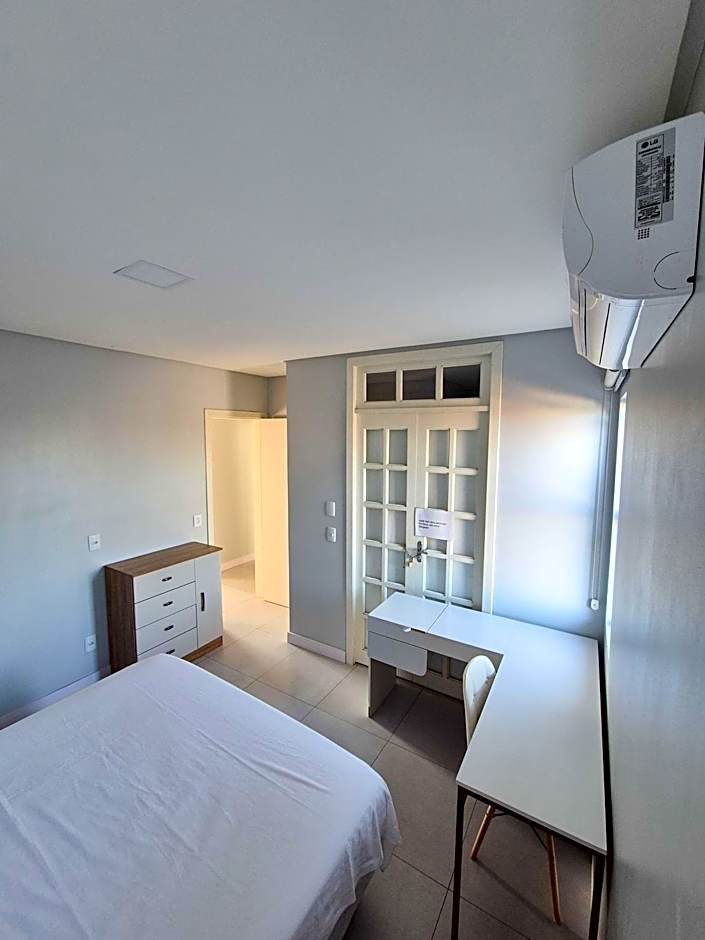 Casa no segundo andar na Praia da Cal com ar e sacada