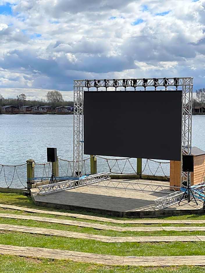 Sunscape breaks At Tattershall Lakes