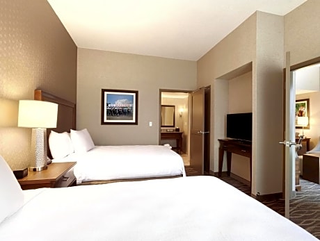 One-Bedroom Queen Suite with Two Queen Beds