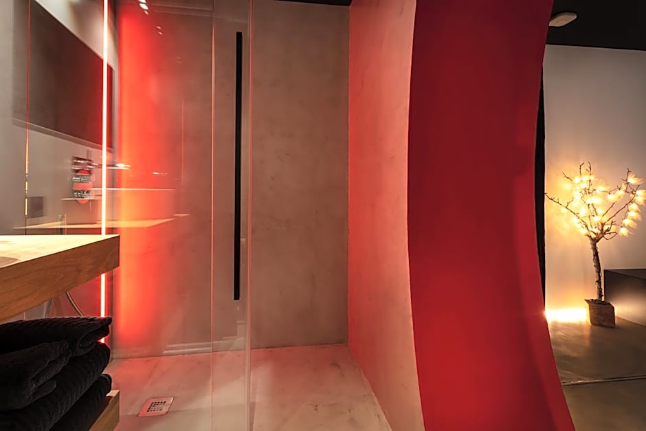 The Black Boutique -- Turistea Suites