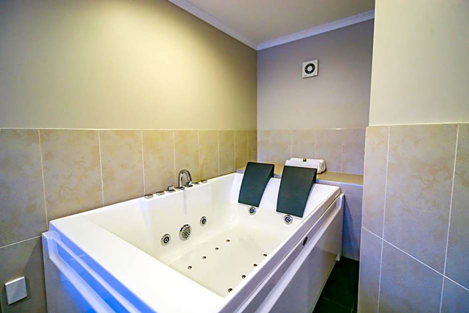 Aotea Motor Lodge - Direct