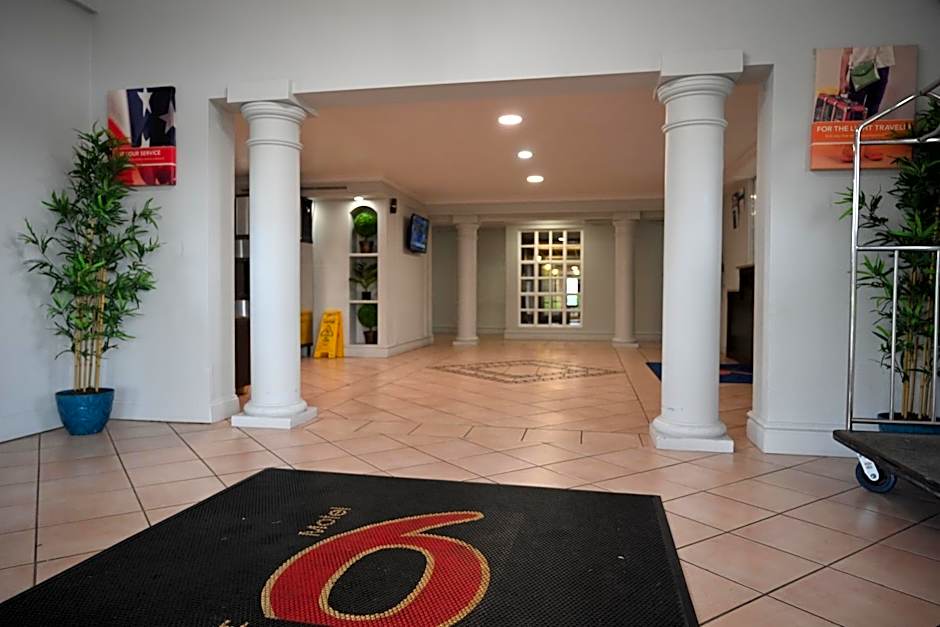Motel 6 Hazelwood
