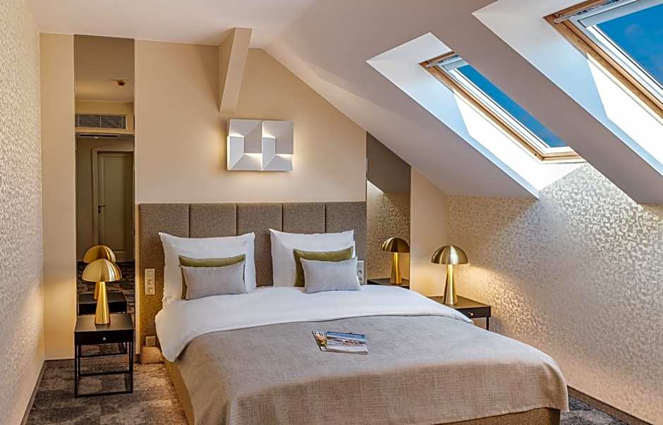 Hotel Maestro by Adrez