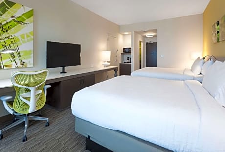 Queen Room with Two Queen Beds and Balcony - Hearing Access