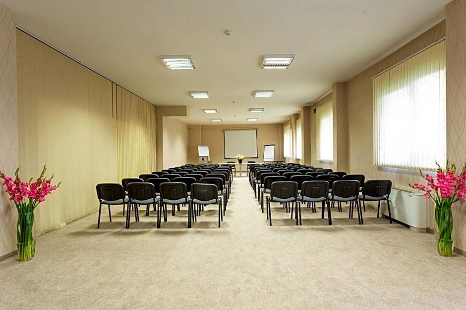 City Avenue Hotel by HMG