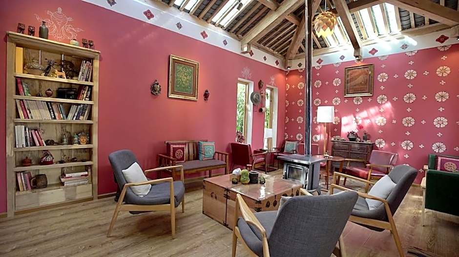 Arro Khampa by Zinc Journey Lijiang