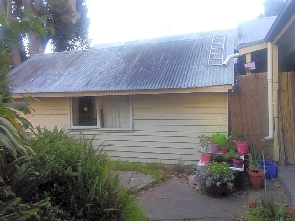 Sylvia Lodge A step back in time pet friendly Homestay