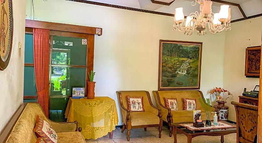 OYO 261 Sasono Putro Guest House