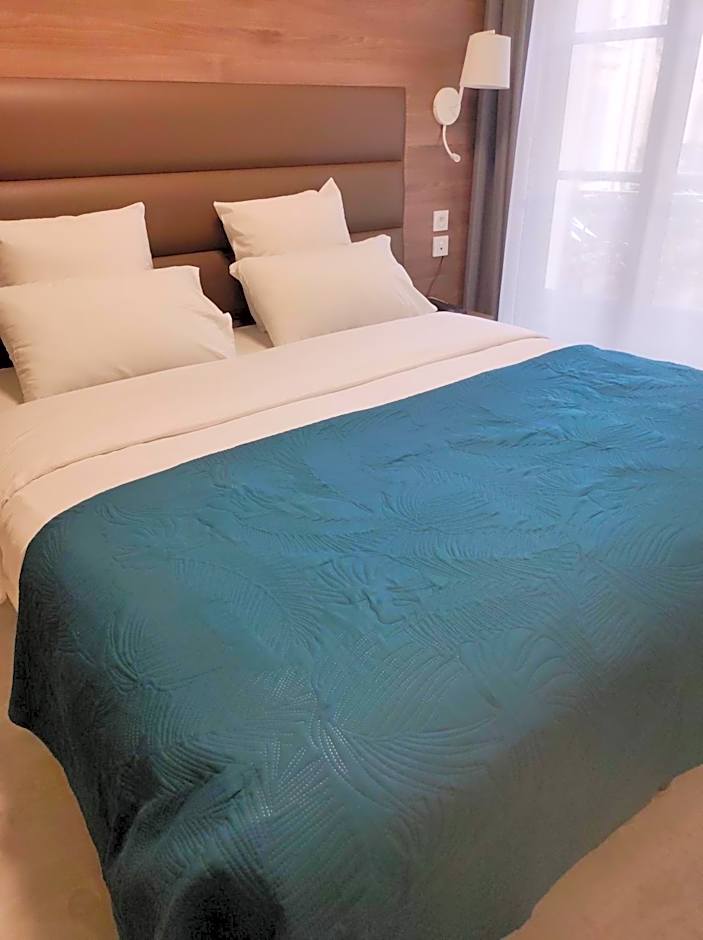 SQUARE HOTEL