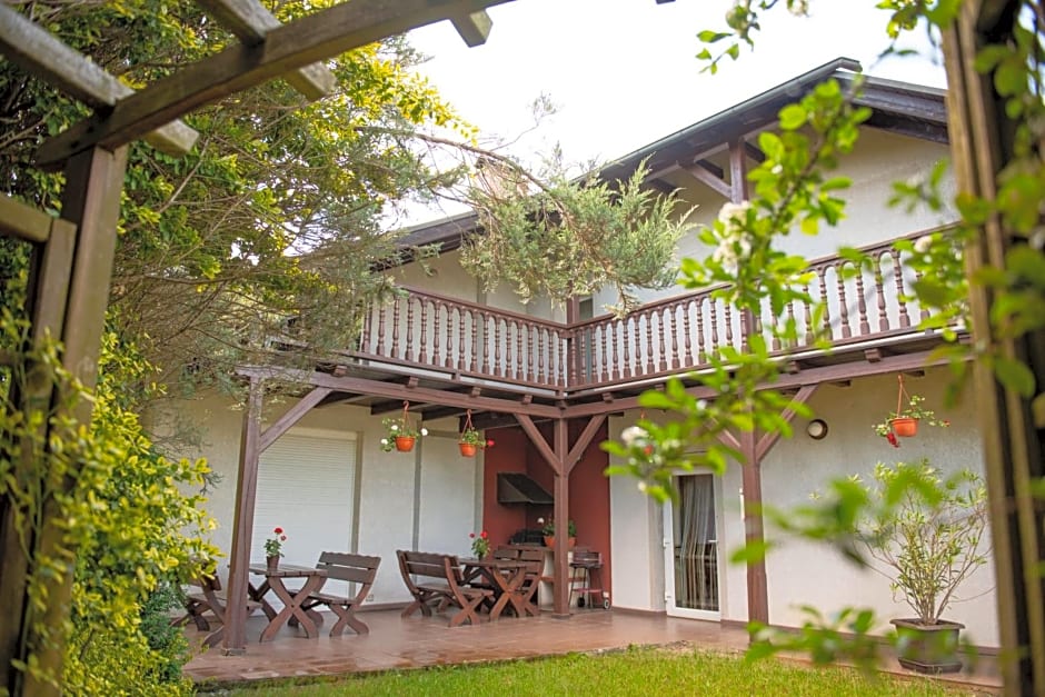 Dom Gościnny Pod Akacjami