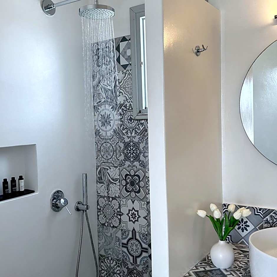 Anita Rooms & Suites Milos