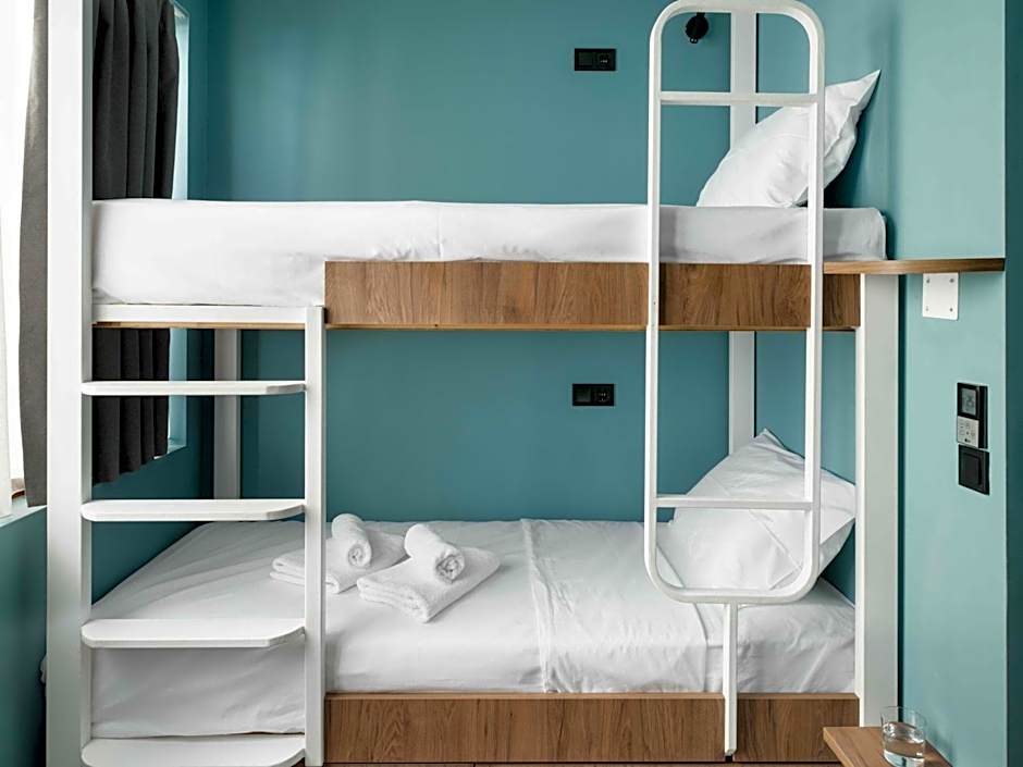 Zeus is Loose Hostel