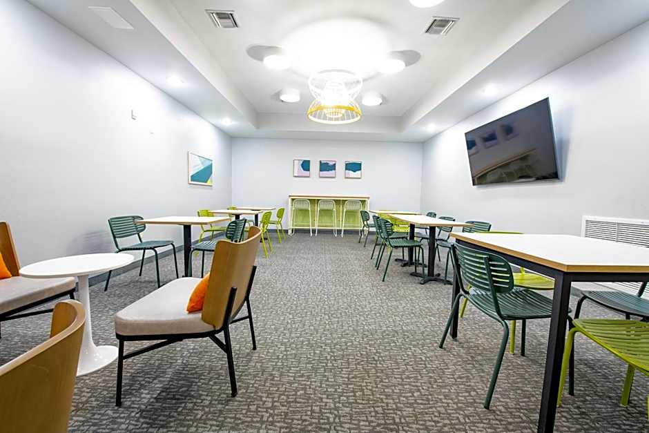 Spark by Hilton Lafayette South