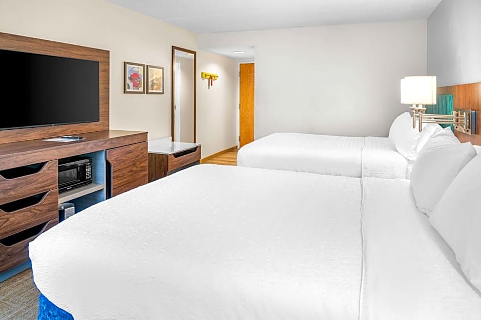 Hampton Inn By Hilton Grand Rapids-North