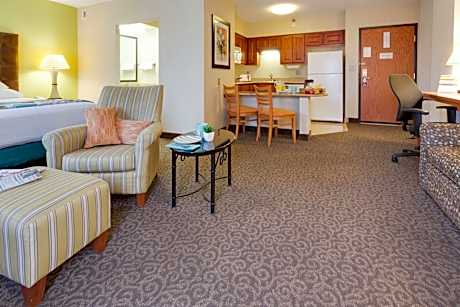 Family Suite 1 King, 2 Queens & Sofa Bed, 3 Rooms - Hearing Accessible, Tub