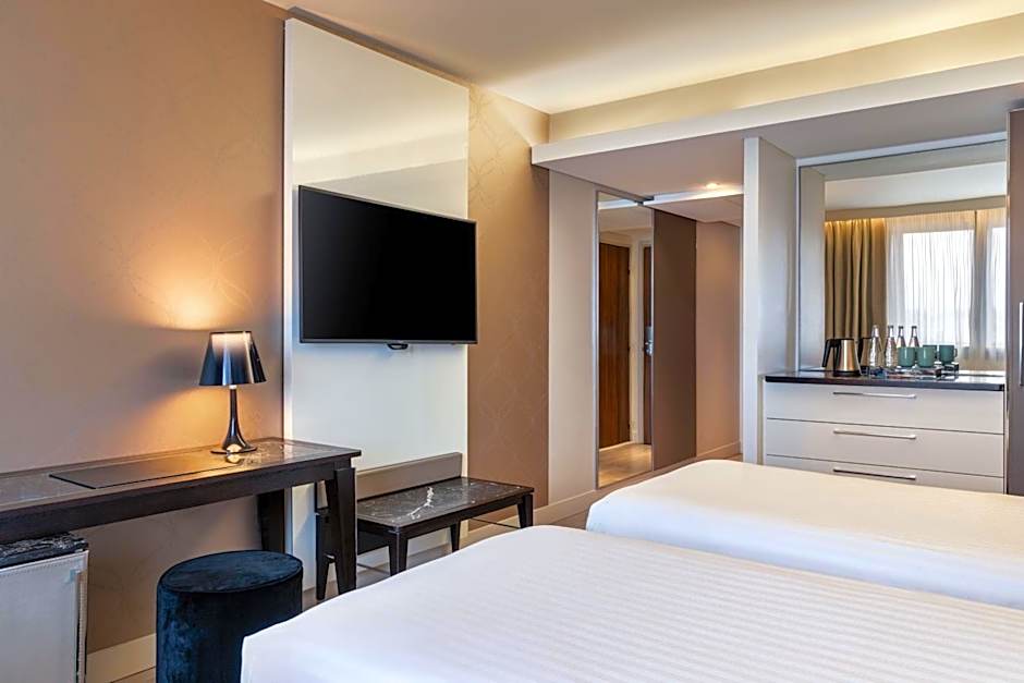 AC Hotel by Marriott Paris Porte Maillot