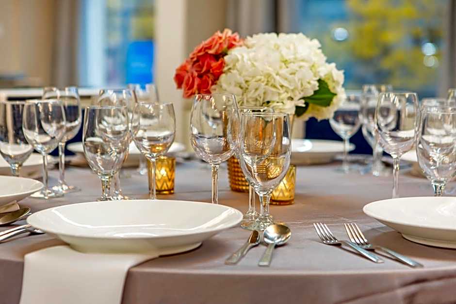 DoubleTree by Hilton Charleston Riverview