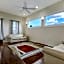 Modern 4BR Penthouse in Downtown by Hosteeva