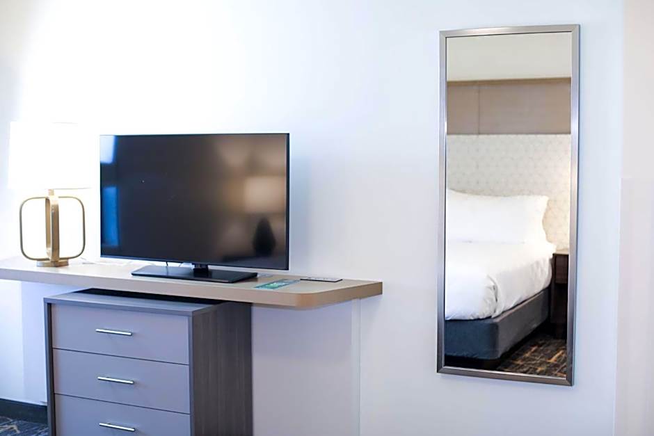 Holiday Inn & Suites St. Cloud By IHG