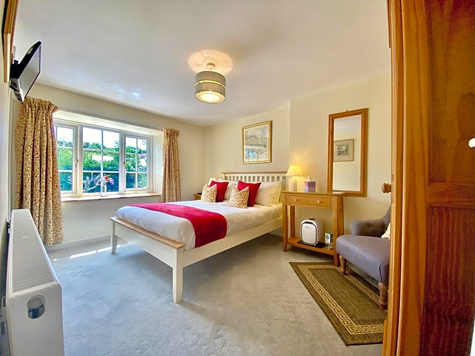 Lynwood House Bed and Breakfast