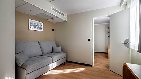 Junior Suite - 1 Queen Bed 1 Sofa Bed Double