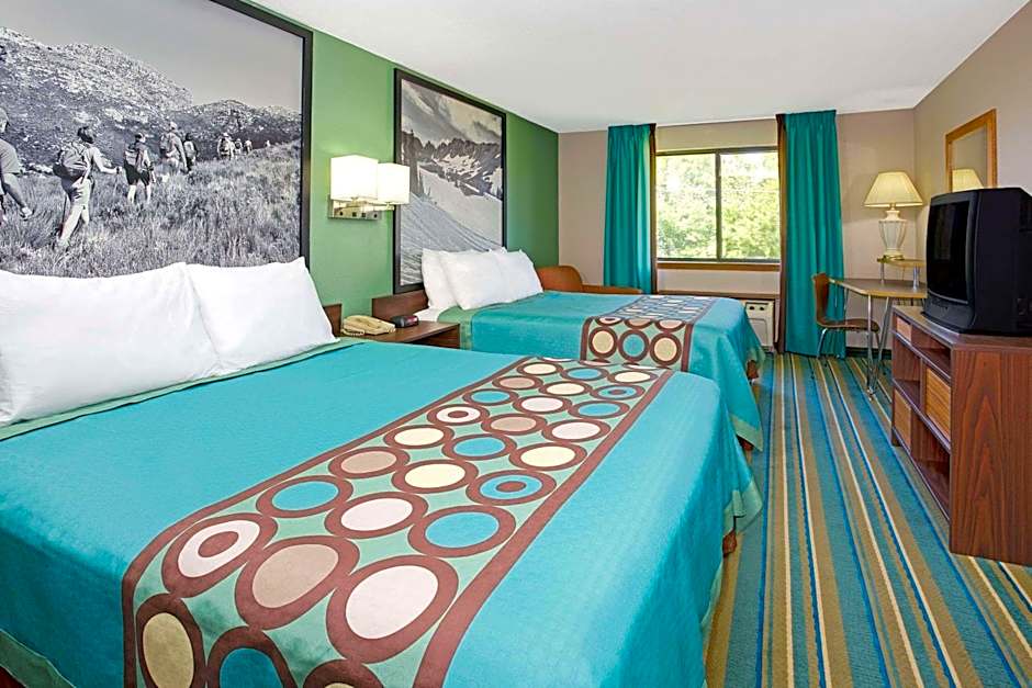 Super 8 by Wyndham Denver Stapleton