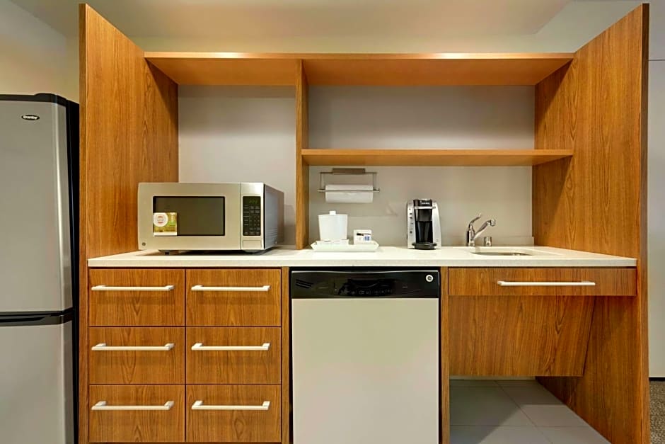 Home2 Suites By Hilton Milwaukee Airport, WI
