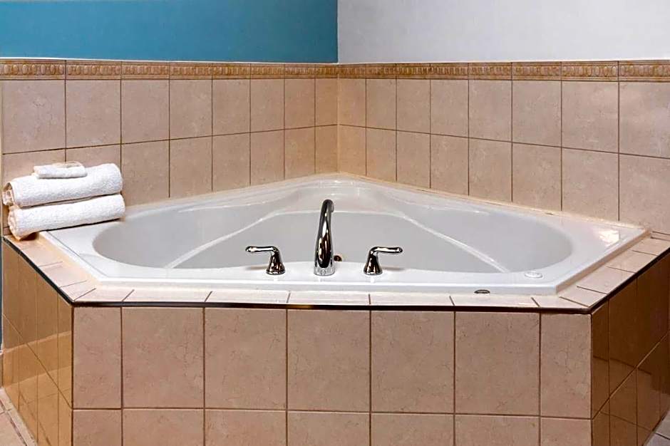 Signature Stay Inn and Suites